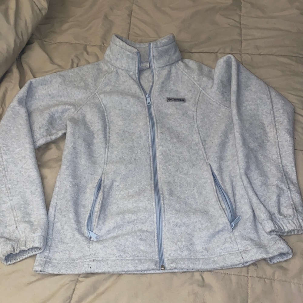 EUC, Columbia zip up jacket in gray, w/ pockets on inside